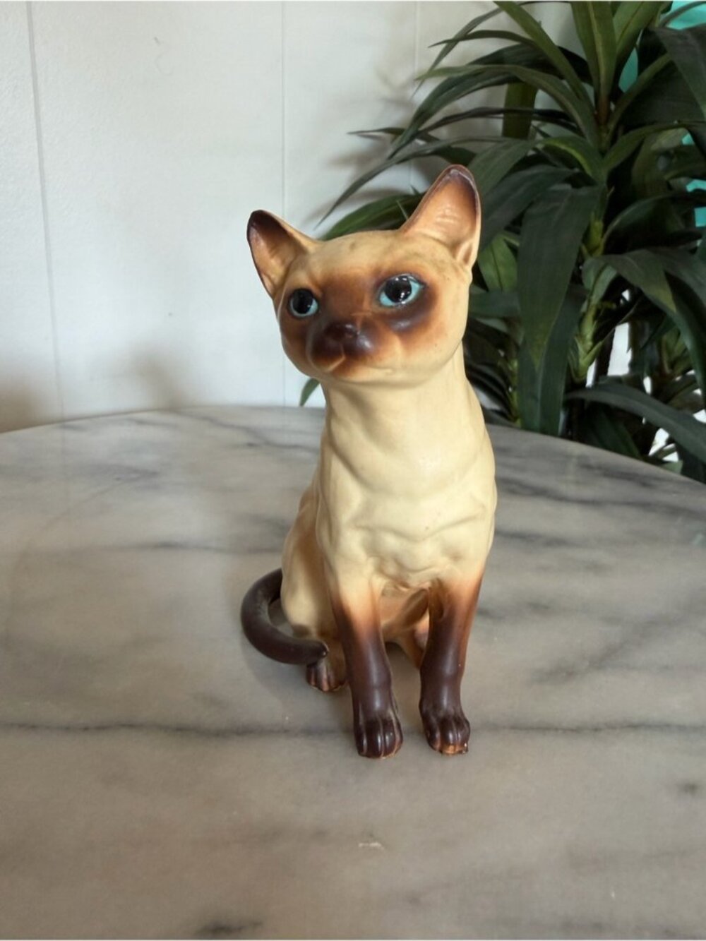Vintage Siamese Cat Sculpture Blue Eyes Figurine Cats Art Trinket mcm Japan 60s - Picture 3 of 9